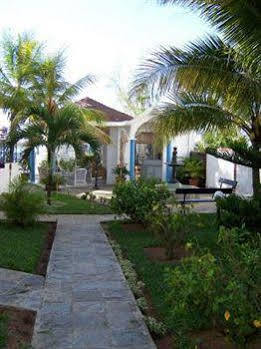 Oasis Beach Club Pointe-aux-Piments Bagian luar foto